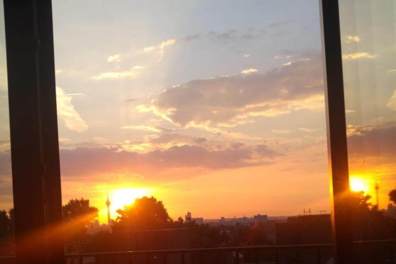 Rheinblick7 Neuss - Spektakulaerer Blick Auf Die Duesseldorfer Skyline - Ruhig Modern Privatparkplatz Aufzug - Top Anbindung An Messe Flughafen Hauptbahnhof 노이스 외부 사진